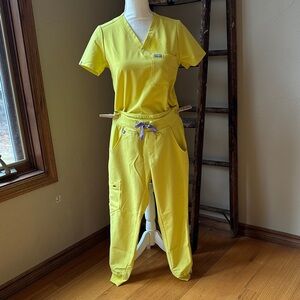 Figs Yellow Women's Jogger Set